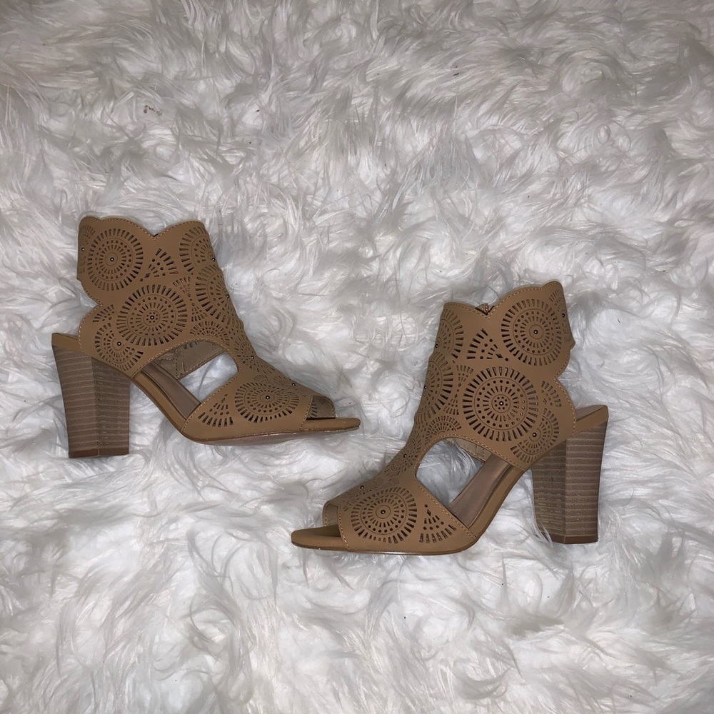 Francesca’s Scalloped Tan Heels.
